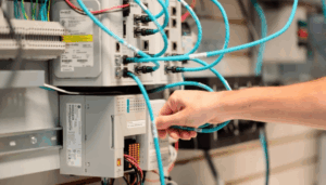 Painel com CLP Siemens S7-300 em processo de retrofit para migração ao S7-1500 em indústria no Rio de Janeiro