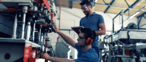 Medo de Modernizar? Descubra Como um Retrofit Inteligente Evita Paradas Traumáticas e Revitaliza Seus Equipamentos Essenciais.